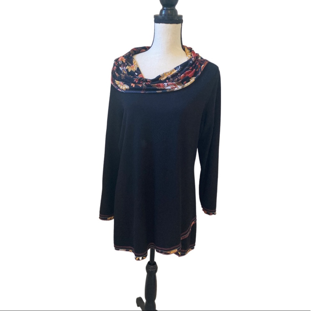 Nave y and Floral Accent Tunic